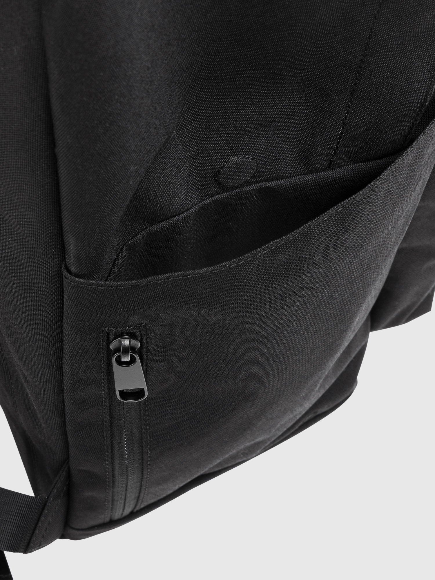 【数量限定色】NYLON BACKPACK M 002